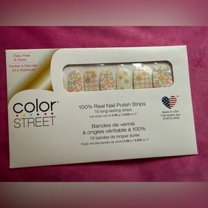 Color Street Floral Nail Polish Strips - Daisy Check
